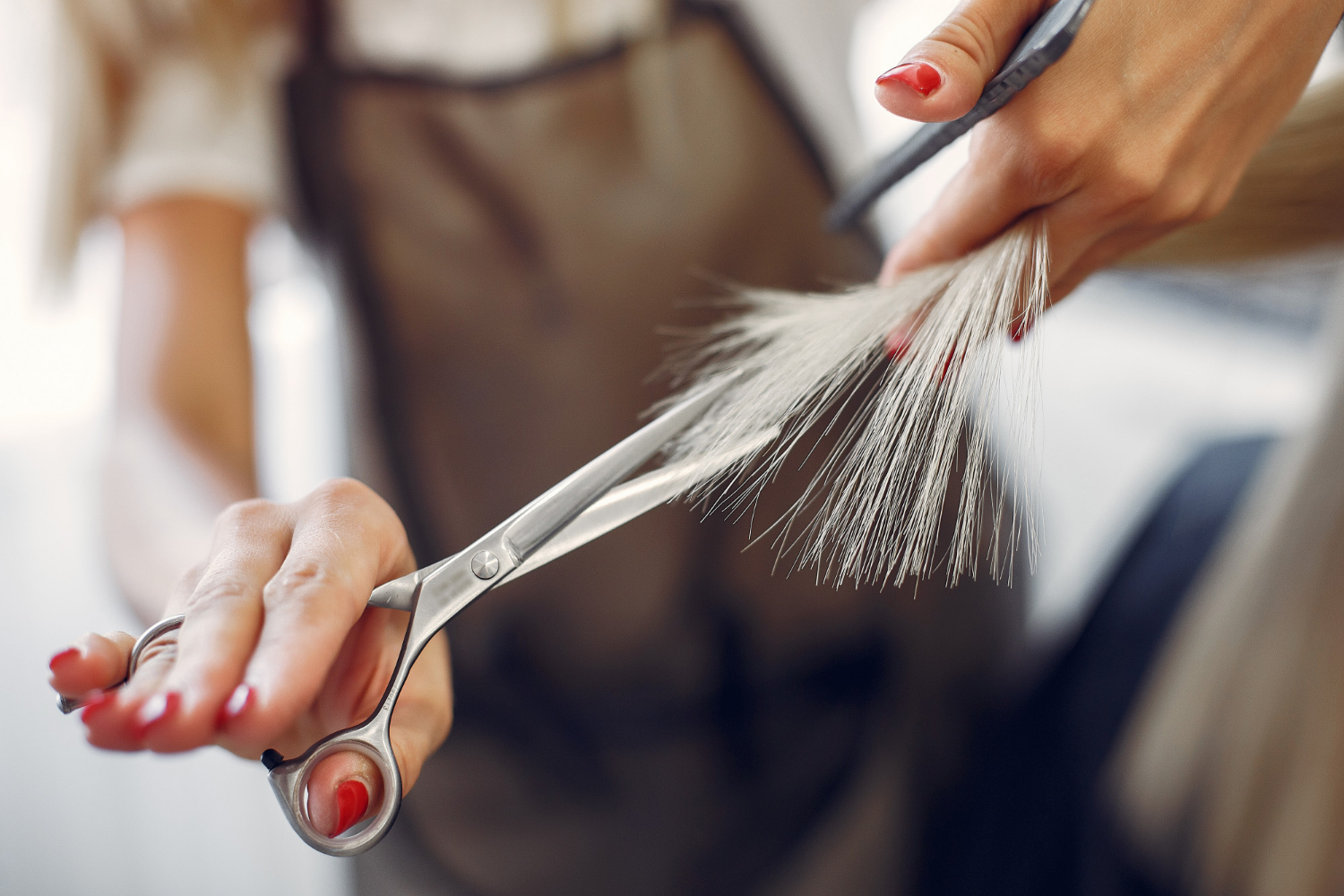 Study Reveals Risk of Ovarian Cancer Higher in Hairdressers